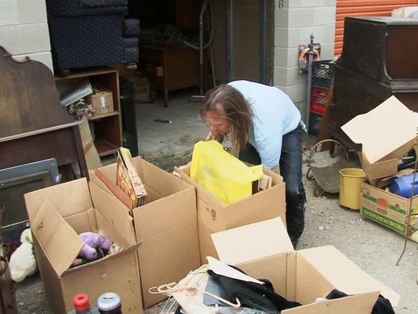 Storage Wars: Northern Treasures - Orangeville Sqeeze Play