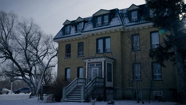 Ghosts Off Grid - Bed and Breakfast Convent