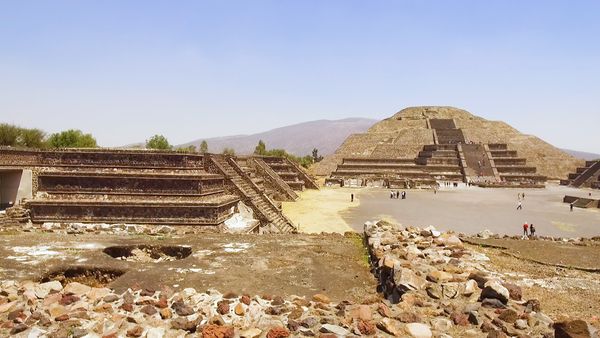 No Luggage - Teotiuacan and Guadalupe
