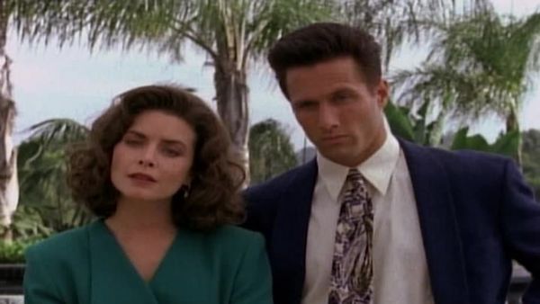 Silk Stalkings - Silk Stalkings: S3 E1 - Team Spirit