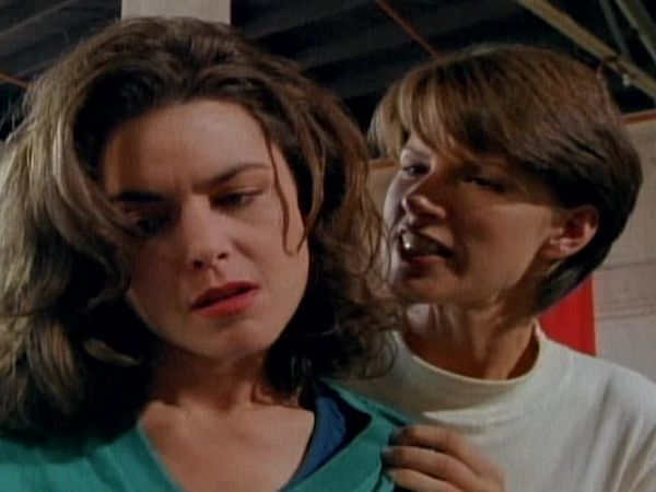 Silk Stalkings - Silk Stalkings: S3 E16 - The Scarlet Shadow