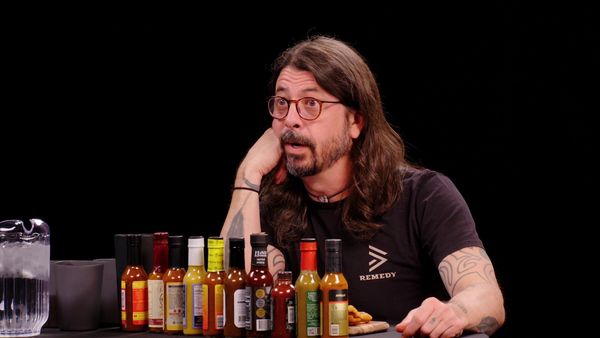 Hot Ones - Dave Grohl Makes a New Friend While Eating Spicy Wings