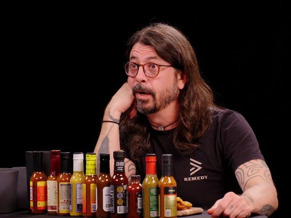 Hot Ones - Dave Grohl Makes a New Friend While Eating Spicy Wings