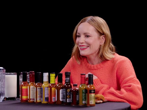 Hot Ones - Leslie Mann Gets Revenge While Eating Spicy Wings