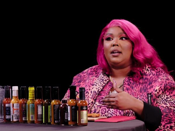 Hot Ones - Lizzo Earns Her Hot Sauce Crown While Eating Spicy Wings