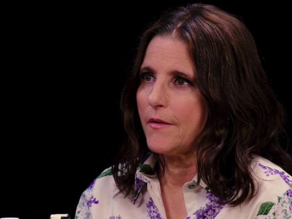 Hot Ones - Julia Louis-Dreyfus Fires Her Publicist While Eating Spicy Wings