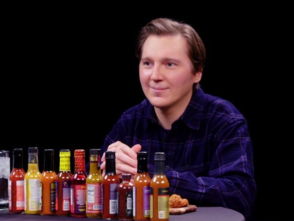 Hot Ones - Paul Dano Needs a Burp Cloth While Eating Spicy Wing