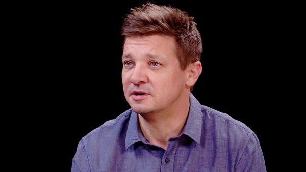 Hot Ones - Jeremy Renner Goes Blind in One Eye While Eating Spicy Wings