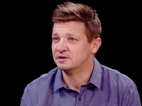 Hot Ones - Jeremy Renner Goes Blind in One Eye While Eating Spicy Wings
