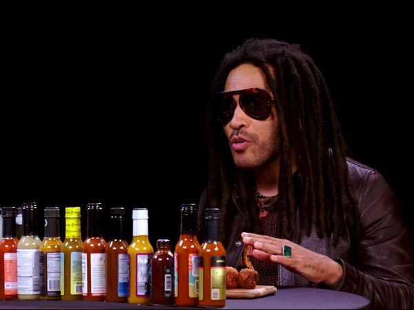 Hot Ones - Lenny Kravitz Stays Cool While Eating Spicy Wings