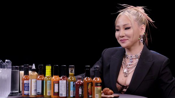 Hot Ones - CL Gets Extra Spicy While Eating Spicy Wings