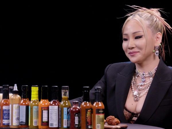 Hot Ones - CL Gets Extra Spicy While Eating Spicy Wings