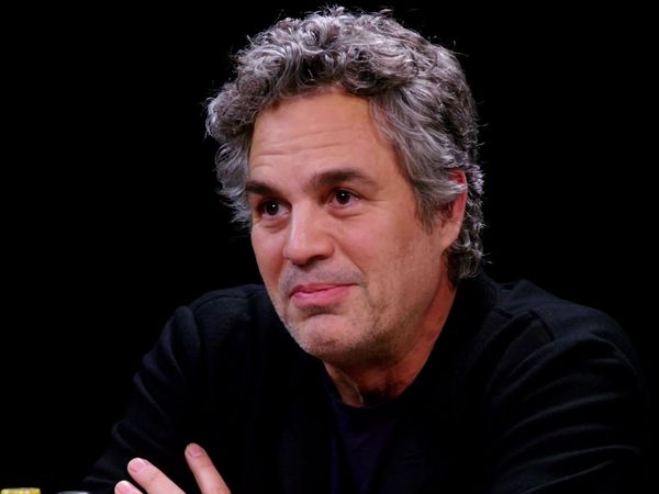 Hot Ones - Mark Ruffalo Suffers for His Art While Eating Spicy Wings