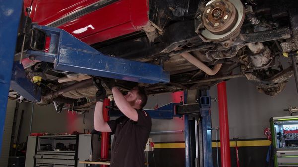 PowerNation: 1988 Chevy K1500 - Installing 4/6 Lowering Kit on a Chevy K1500 4x4