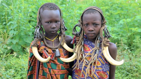 No Luggage - Mursi Tribe Arrive