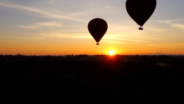 No Luggage - Hot Air Baloons