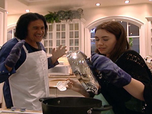 Gene Simmons Family Jewels - Behind the Makeup