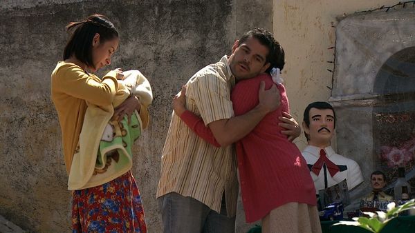 Están Entre Nosotros - El paisano