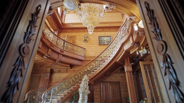 Dictators' Hideouts - Yanukovych’s Hidden Palace