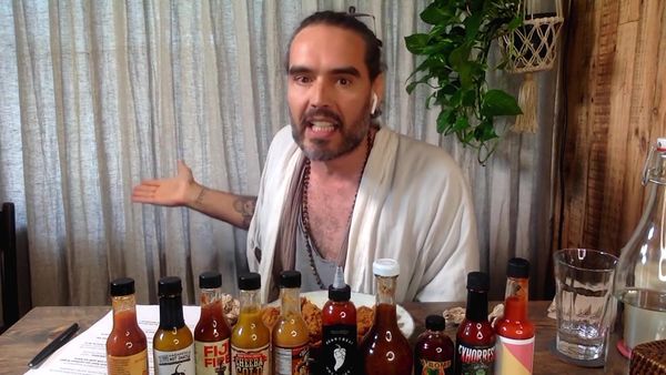 Hot Ones - Russell Brand Serenades Superfan Brett Baker While Eating Spicy Wings