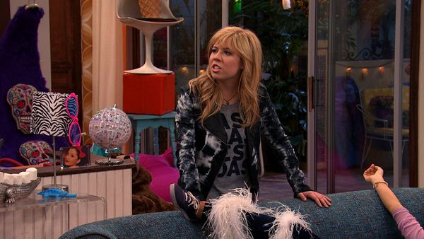 Sam & Cat - #MotorcycleMystery