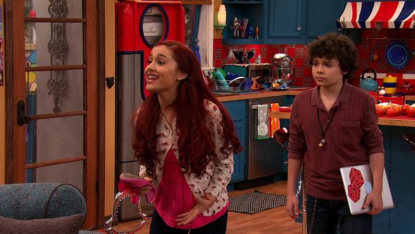 Sam & Cat - #MadAboutShoe