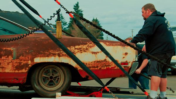 Graveyard Carz - Taming a 1971 Challenger R/T