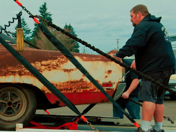 Graveyard Carz - Taming a 1971 Challenger R/T