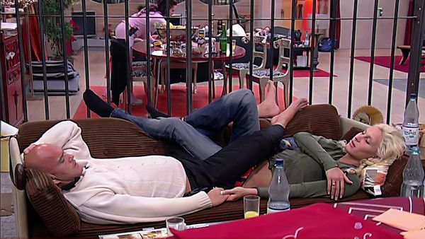 Big Brother - 24 Stunden lang Händchen halten?! I Tag 66 Staffel 5