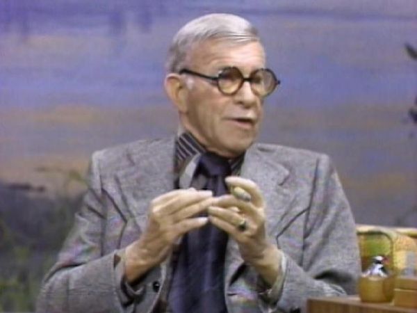 Johnny Carson - Comic Legends Of The '50s - George Burns (11/30/76)