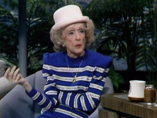 Johnny Carson - Hollywood Icons Of The '50s - Bette Davis (1/7/88)