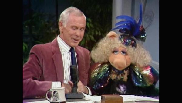 Johnny Carson - Hollywood Icons Of The '70s - Miss Piggy (7/12/84)