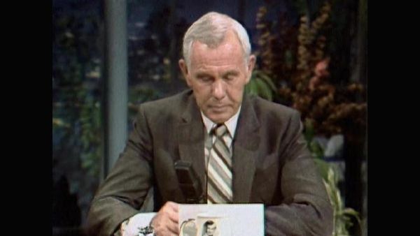 Johnny Carson - Hollywood Icons Of The '70s - Roger Moore (3/30/82)