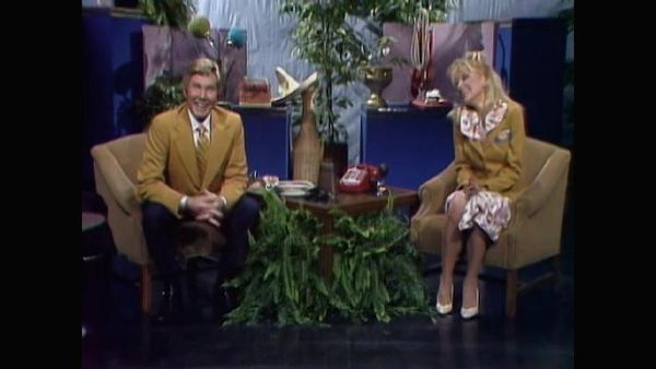 Johnny Carson - Hollywood Icons Of The '70s - Burt Reynolds (2/25/88)
