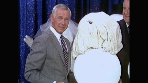 Johnny Carson - The Johnny Carson Show: Hollywood Icons Of The '80s - Sally Field (12/17/82)