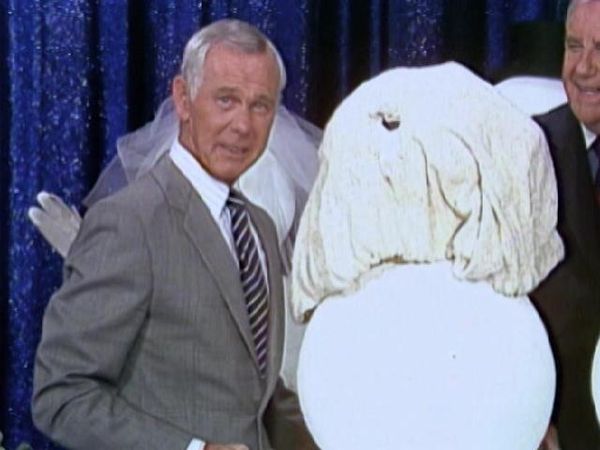 Johnny Carson - The Johnny Carson Show: Hollywood Icons Of The '80s - Sally Field (12/17/82)