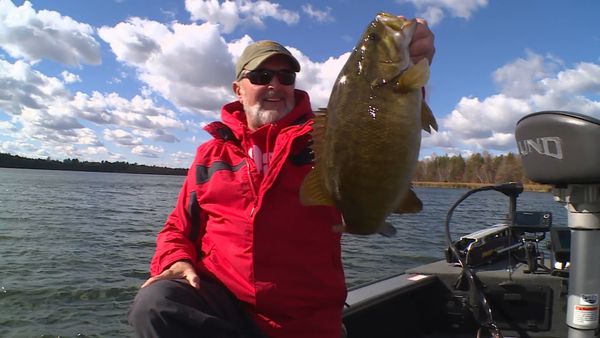 Lindner's Angling Edge - Bass in the Shadows