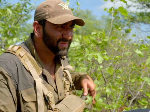 Man Eats Wild - Getting Close to "Black Death"
