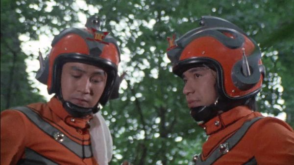 Ultraman Ace - Give the Pigeon Back!