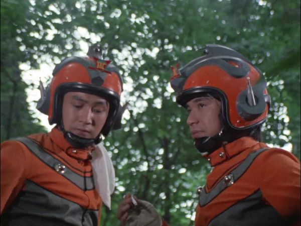 Ultraman Ace - Give the Pigeon Back!