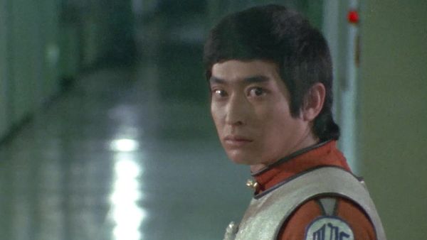 Ultraman Leo - Fly! The Leo Brothers, Save the Space Base!