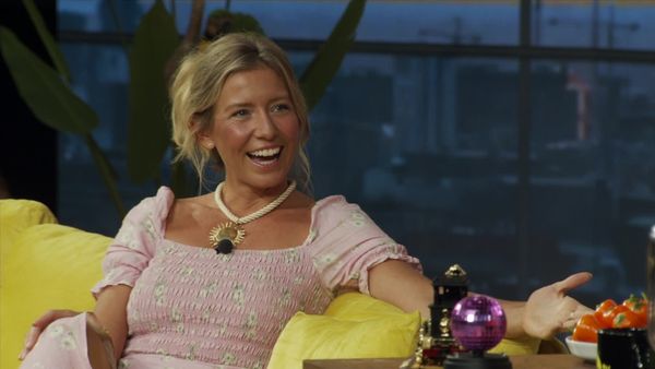 Den gule sofa med Allan Sindberg - Carla Mickelborg