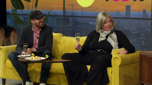 Den gule sofa med Allan Sindberg - Rasmus Bruun og Kirsten Birgit Schiøtz Kretz Hørsholm