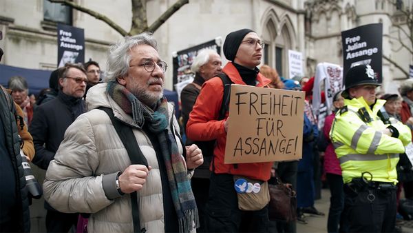 Wächter der Wahrheit - Julian Assange und die dunklen Geheimnisse des Krieges