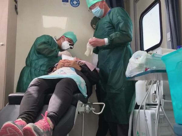 Full Report Zoom - Mission Mittelmeer - Flüchtlingsrettung auf hoher See / Karies auf Chios - Ein Zahnarzt für Geflüchtete
