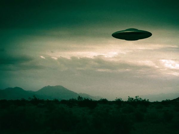 Someone They Knew - The Alien Queen