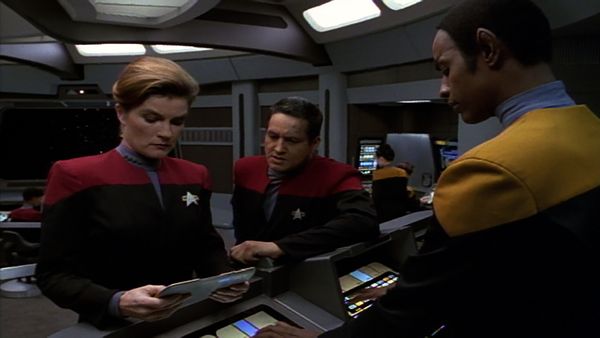 Star Trek: Voyager - Heróis e Demônios