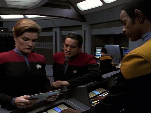 Star Trek: Voyager - Heróis e Demônios