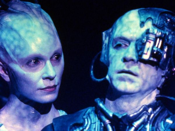 Star Trek: Voyager - Unimatriz Zero, Parte 1