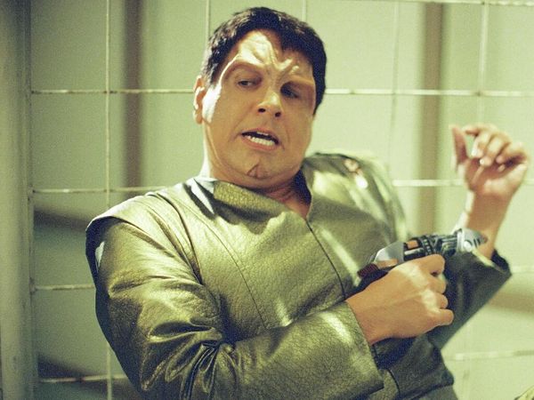 Star Trek: Voyager - Mão de Obra, Parte 2